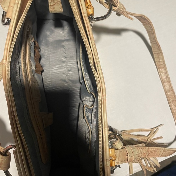 MC handbag medium size good preowned condition - Picture 3 of 4